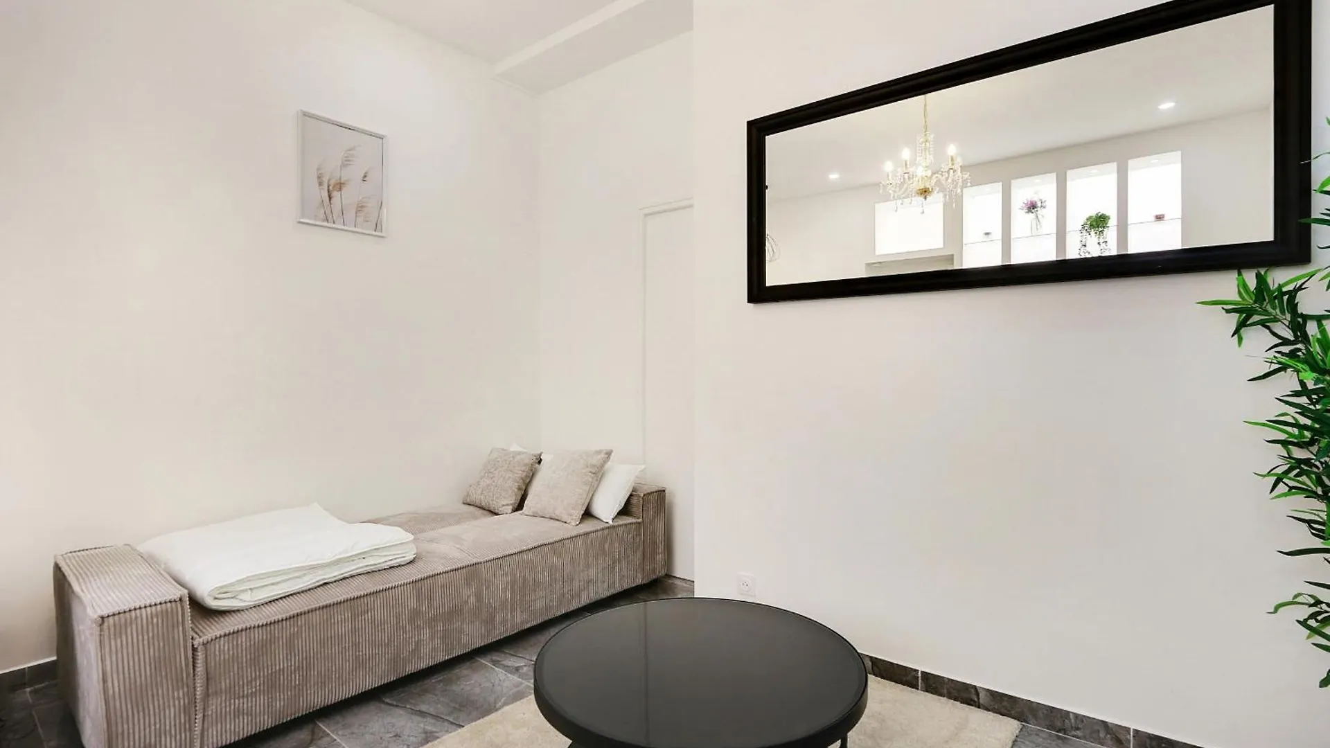 Sublime 2 Bedroom Flat In Paris Frankrike