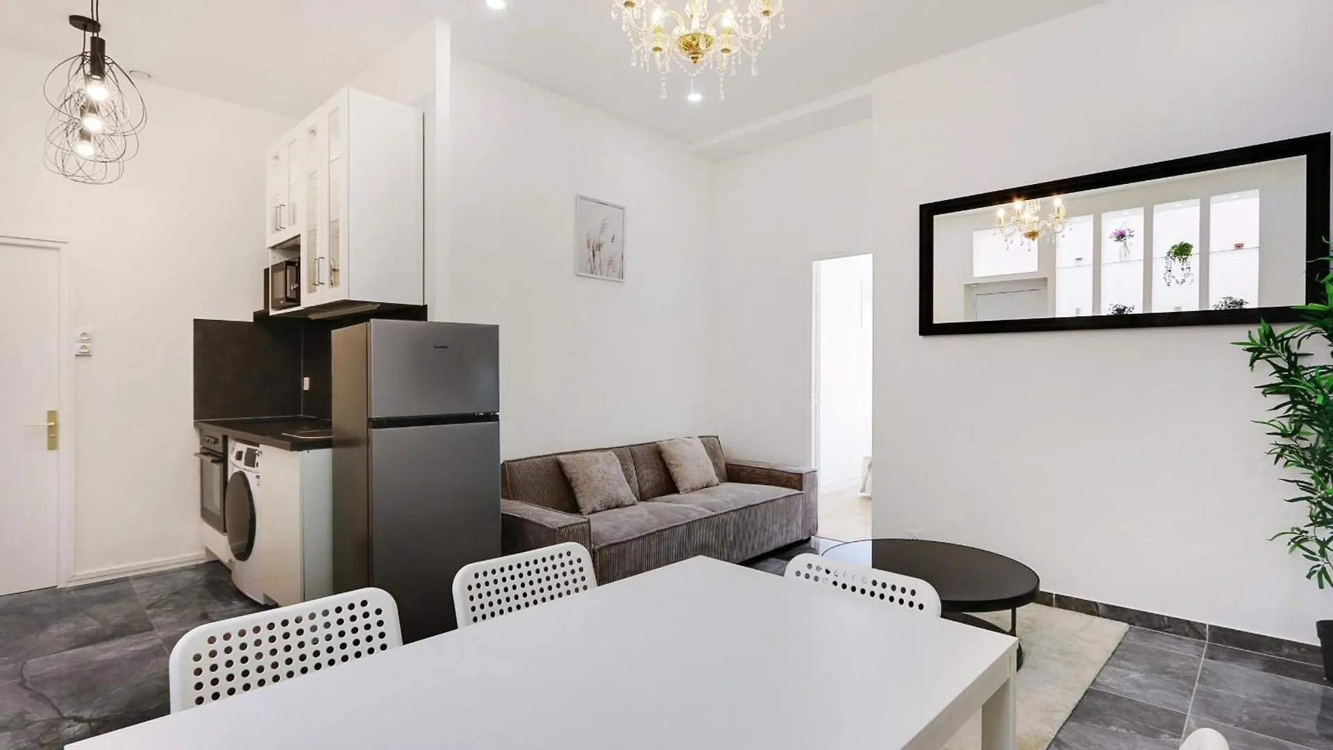 Sublime 2 Bedroom Flat In Paris